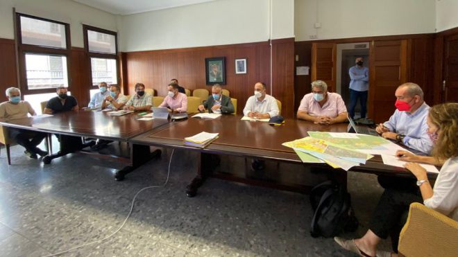 Torres se reúne con Cabildo y ayuntamientos para obtener suelo para viviendas alternativas