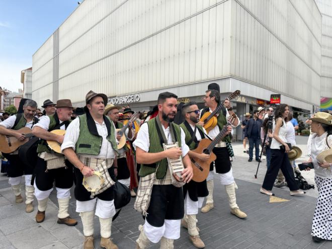 Cerca de 500 personas participan en Madrid en la Romería Canaria