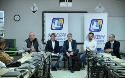 Clavijo reclamará en Madrid el descuento de combustible para el sector de las autoescuelas