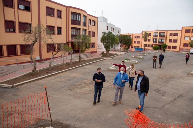 La rehabilitación de viviendas de protección oficial en Adeje llega a 120 familias