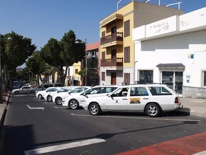 Adeje saca a licitación 15 licencias nuevas de taxi
