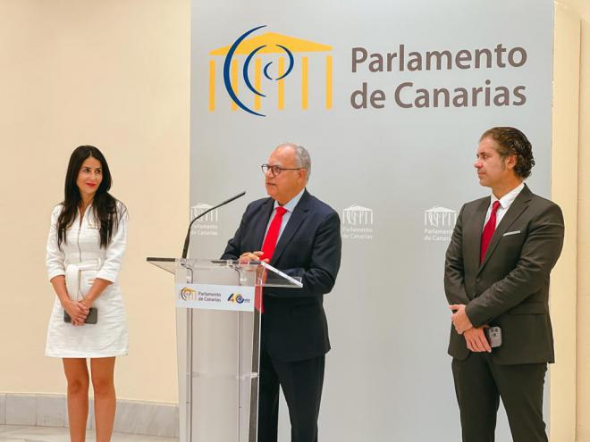 ASG rechaza la privatización de la gestión de las torres de control de varios aeropuertos canarios