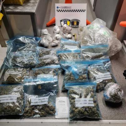 La Policía Local detiene a dos personas con más de un kilo de droga en un control rutinario