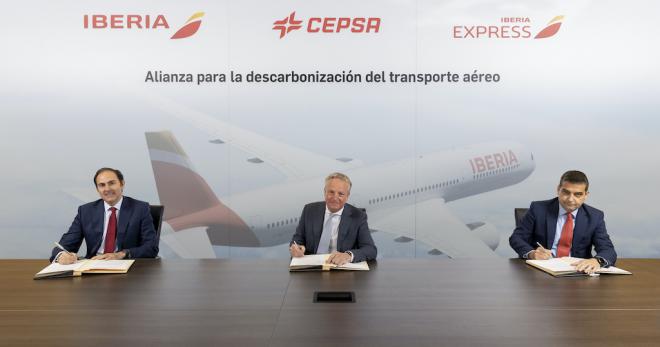 Cepsa y el Grupo Iberia sellan una ambiciosa alianza estratégica para descarbonizar a gran escala el transporte aéreo
