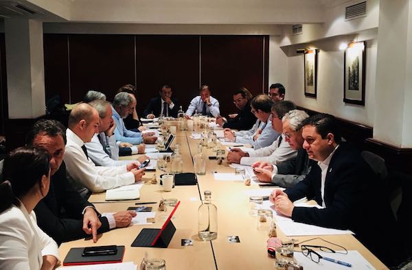 Renovación, avances tecnológicos y mejora financiera, entre los retos de Adeje y Arona junto a la Alianza de Municipios Turísticos de España
