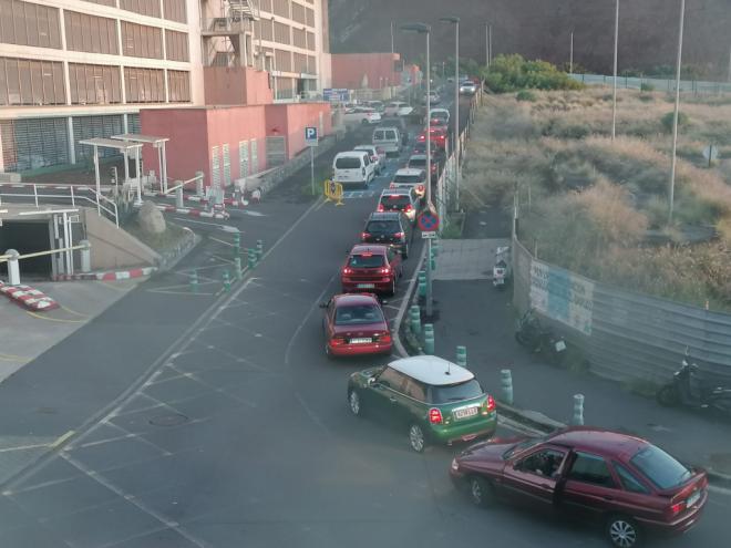 SATSE insta al SCS a que solucione el problema de aparcamiento del personal del HUC