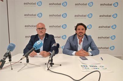 La provincia tinerfeña estima para julio y agosto una ocupación media del 76%, dos puntos menos de lo calculado en 2019