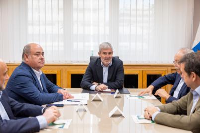 Clavijo garantiza el apoyo a las demandas de la industria canaria
