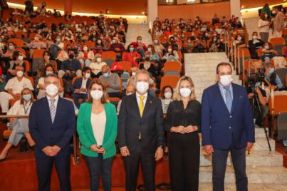 Ángel Víctor Torres inaugura el I Congreso de la Escuela de Pacientes de Canarias