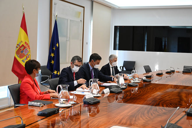 Torres y Sánchez presiden la reunión preparatoria de la Comisión Mixta que afrontará la crisis volcánica