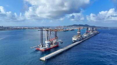 Atraca en el Puerto de Las Palmas el mayor buque de instalación eólica marina del mundo