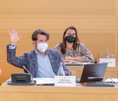 CC-PNC propone reducir el precio del combustible mediante la suspensión del impuesto que cobra el Cabildo