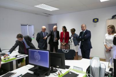 Reyes Maroto visita la empresa de fabricación de piezas aeronáuticas de binter
