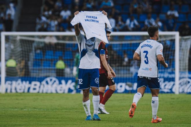 El CD Tenerife logra la segunda victoria liguera