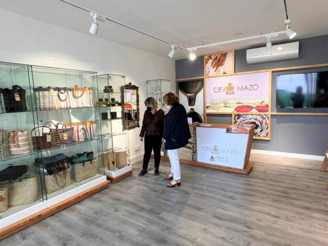 Reabre el Centro de Exposición y Venta Artesanía Villa de Mazo totalmente remodelado