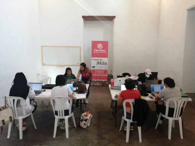 Cáritas Diocesana de Tenerife y la Fundación Mapfre Guanarteme facilitan la inserción laboral de 130 personas en Tenerife y La Palma