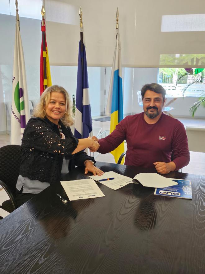 El COP firma un convenio para impulsar la atención psicológica en los cuerpos de Policía