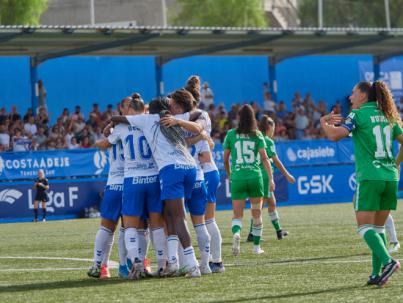 Primera victoria del Costa Adeje Tenerife en su nueva casa