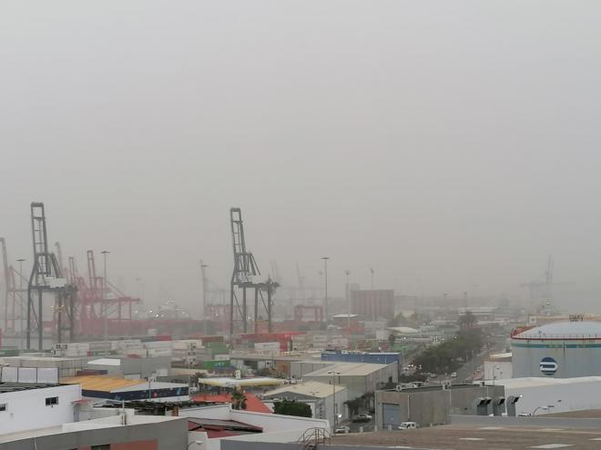 Sanidad recomienda tomar precauciones ante la presencia de calima