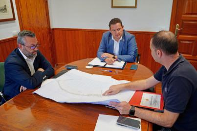 Arona analiza con el Gobierno la regeneración de su litoral teniendo en cuenta el riesgo climático en los próximos años