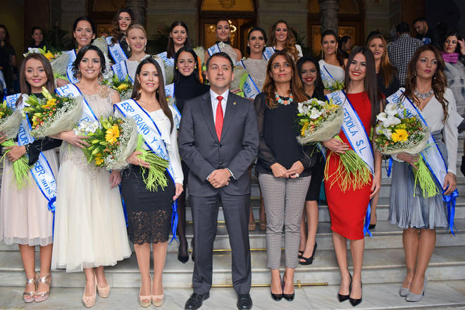 Bermúdez recibe a las 47 aspirantes a reinas del Carnaval de Santa Cruz