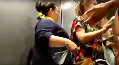 Vueling prohíbe volar a una pasajera por llevar body