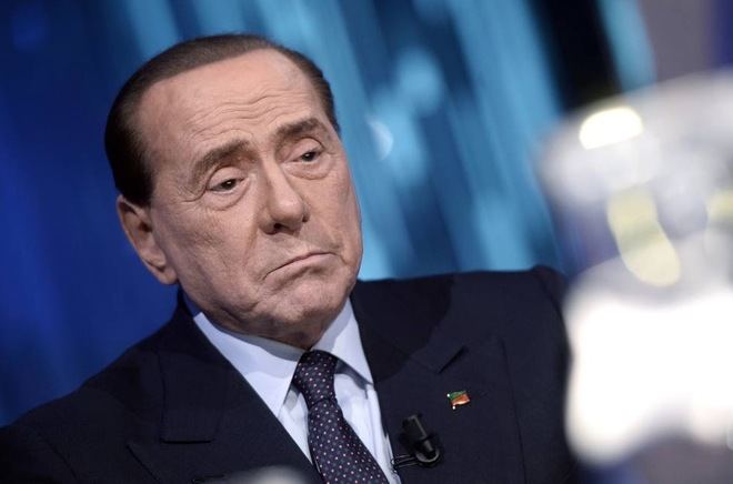 Silvio Berlusconi, ingresado en un hospital de Milán tras dar positivo