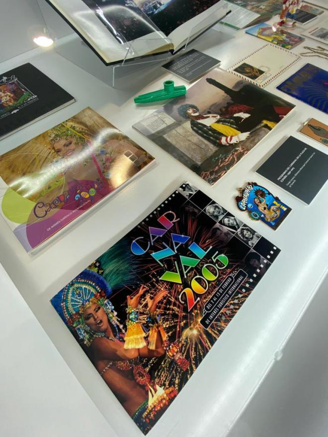La Biblioteca Municipal Central repasa la historia del Carnaval santacrucero