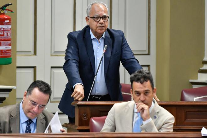 Curbelo pide aplicar las bonificaciones de las tasas portuarias para reducir los costes del transporte marítimo