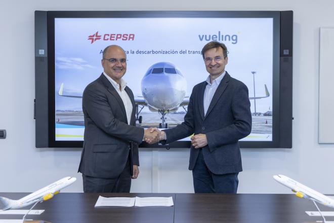 Cepsa y Vueling se alían para acelerar la descarbonización del transporte aéreo