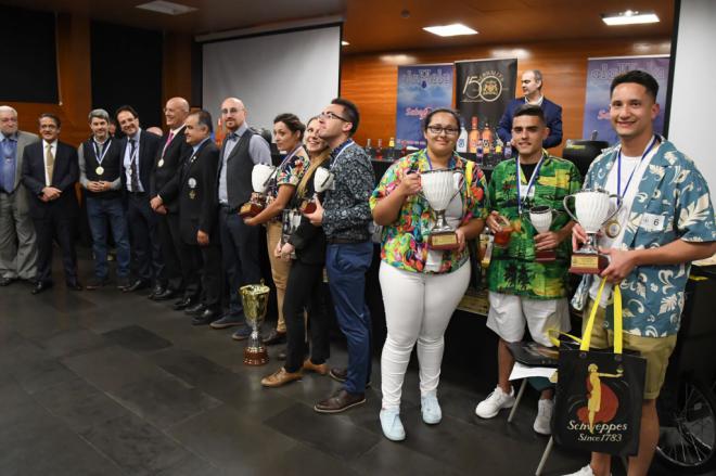 Nayara Arocha y Claire Lozano, ganadoras del III Certamen de coctelería de Hecansa