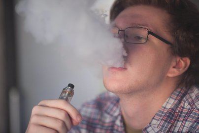 La OMS alerta del aumento del consumo de cigarrillos electrónicos entre los jóvenes