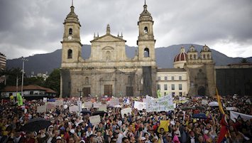 Enfrentamientos y cargas policiales durante el paro nacional en Colombia