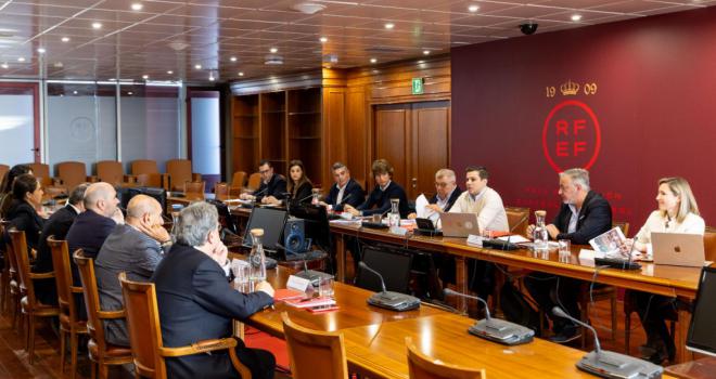 El Comité de crisis del fútbol español se reúne en RFEF