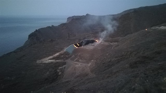 Sigue activo el incendio en el Complejo Medioambiental de El Revolcadero