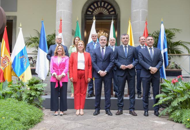 Gobierno y cabildos sellan un pacto para impulsar el modelo de desarrollo sostenible