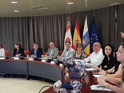 Cabildo y Radio ECCA constituyen el consejo asesor insular