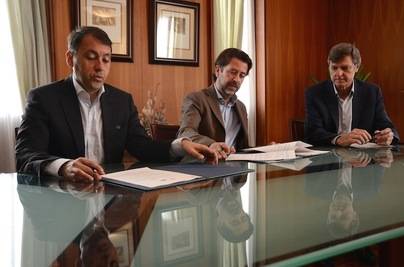 Cabildo y Ayuntamiento firman el convenio para el proyecto enlace Puerto-Ciudad