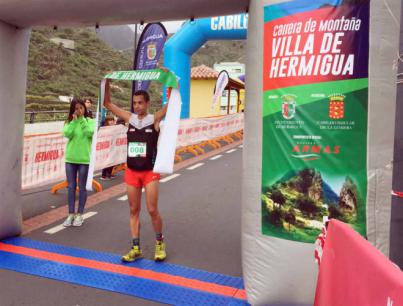 Cristofer Clemente gana la III Carrera de Montaña Villa de Hermigua