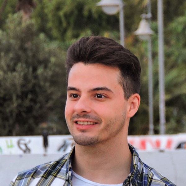 El monarca Sánchez y sus leales súbditos