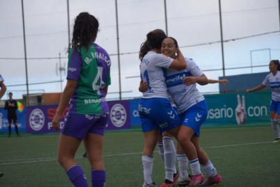 La UD Tenerife El Rosario vence al Málaga y se aferra al sueño del ascenso directo