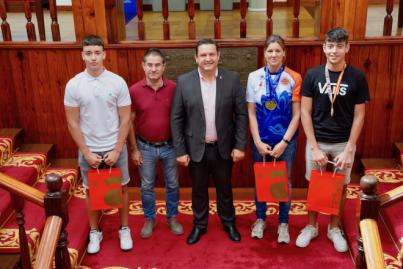 Arona homenajea a sus deportistas pódium de España