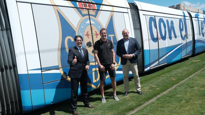 El Tranvía se viste de blanquiazul con el CD Tenerife en el último paso hacia el ascenso