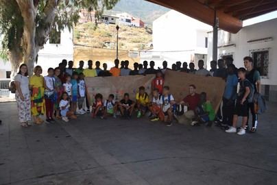 La Frontera promueve un encuentro con los jóvenes migrantes alojados en el municipio