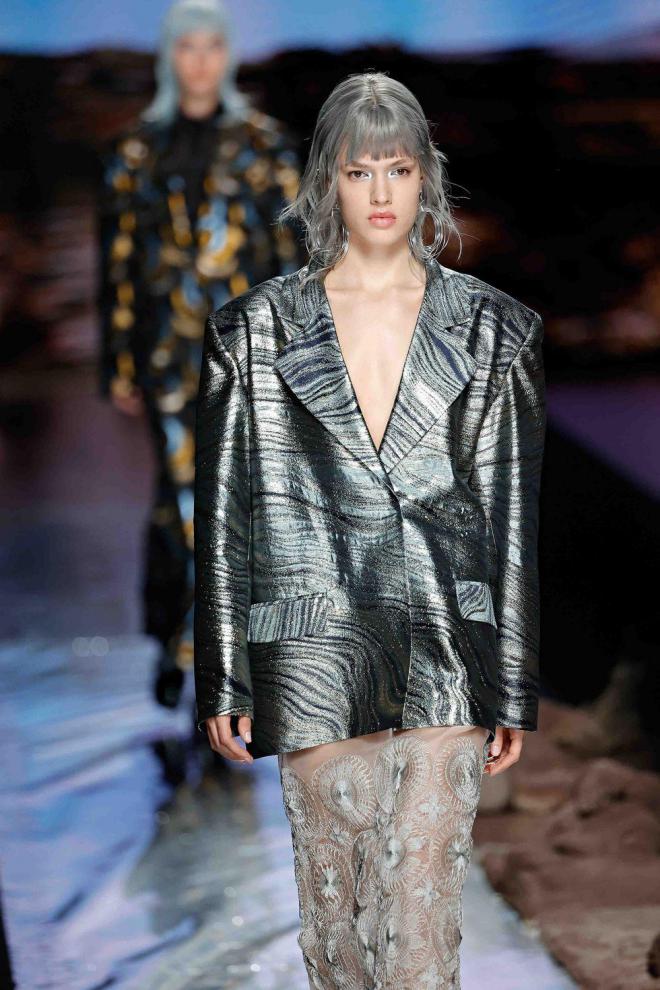El artesano rosetero Antonio Emilio Betancor en la Mercedes Benz Fashion Week Madrid
