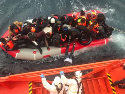 Rescatan a 367 migrantes a bordo de ocho pateras en aguas próximas a Canarias