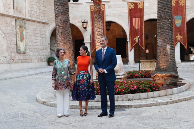 Políticos, empresarios y mundo de la cultura asisten a la recepción de los Reyes en la Almudaina