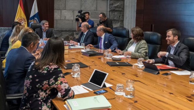El Gobierno prevé que el REF y el Estatuto queden aprobados antes de final de año