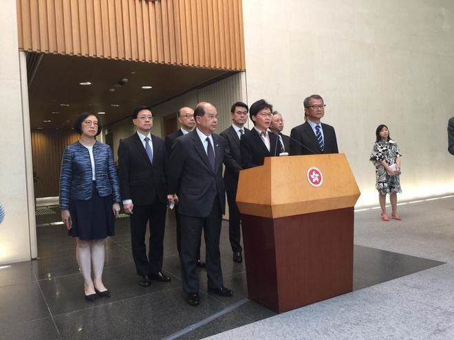 La jefa ejecutiva de Hong Kong condena la violencia de las protestas