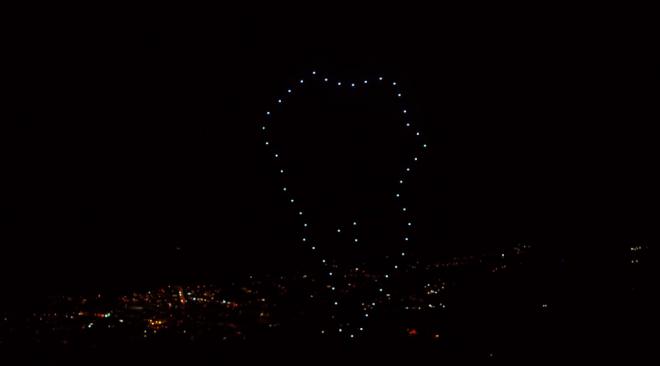 El cielo del Paso se ilumina con un espectáculo aéreo de drones